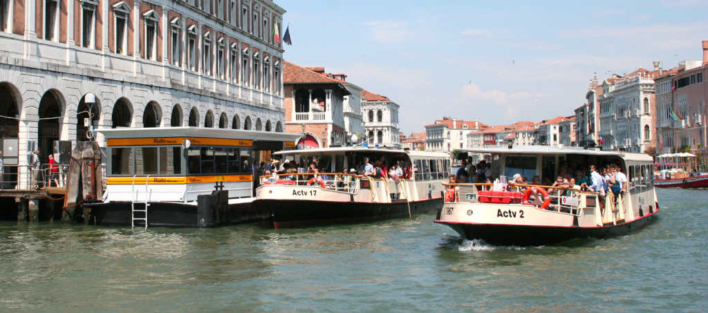 Public transportation and mobility in Venice