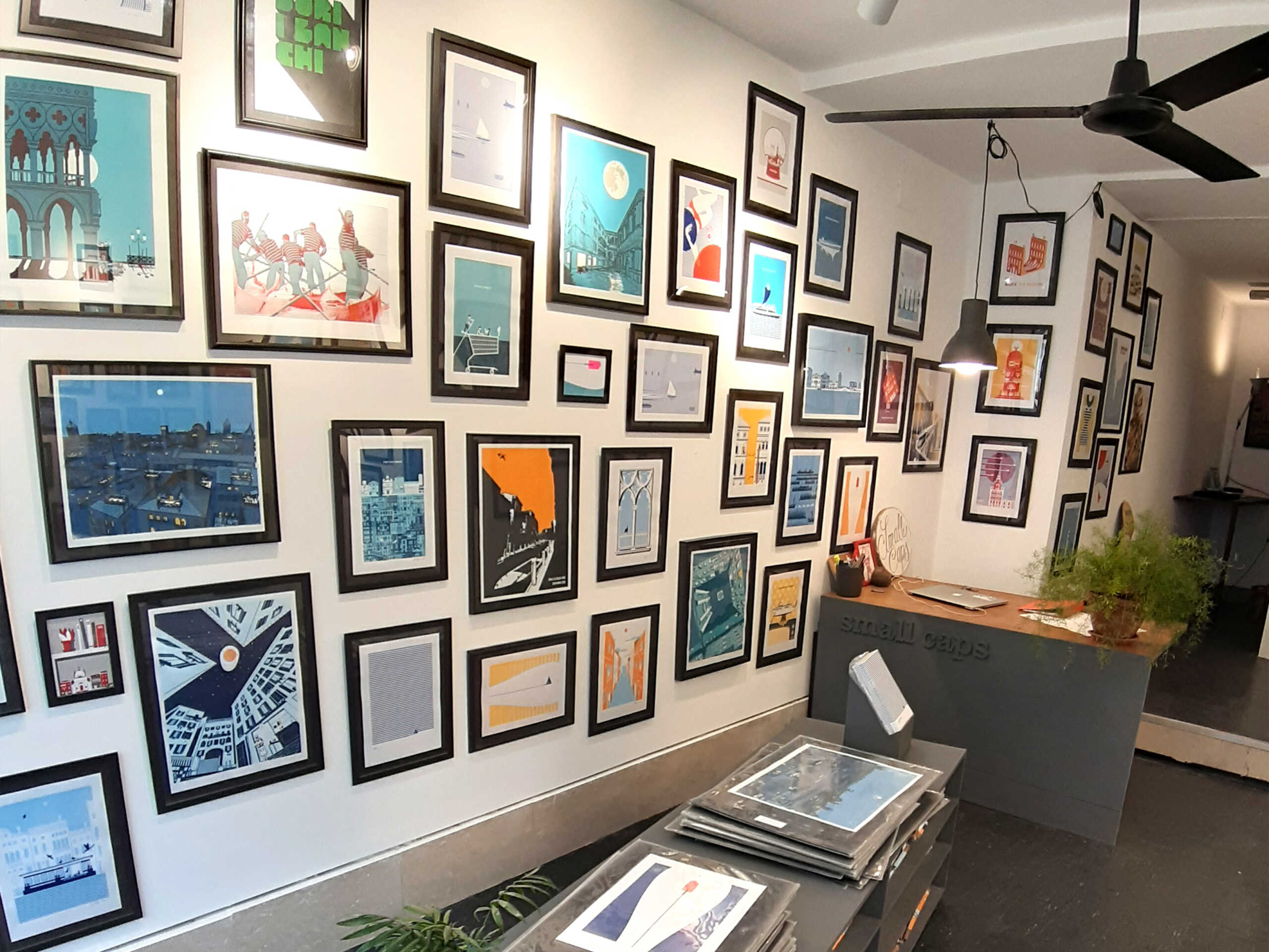 Small Caps, a Venezia serigrafia fa rima con ironia